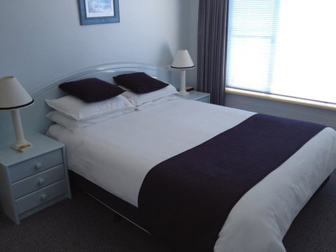 Breakers Apartments - Australian Directory 4