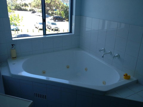 Breakers Apartments - Australian Directory 2