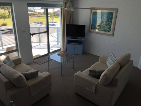 Breakers Apartments - Australian Directory 12