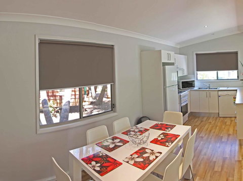 The Palms At Avoca - Australian Directory 36