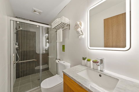 YEHS Hotel Sydney QVB - Australian Directory 41