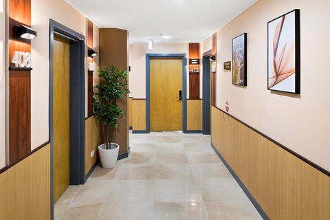 YEHS Hotel Sydney QVB - Australian Directory 42