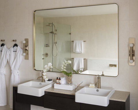 The William Inglis Mgallery - Australian Directory 18