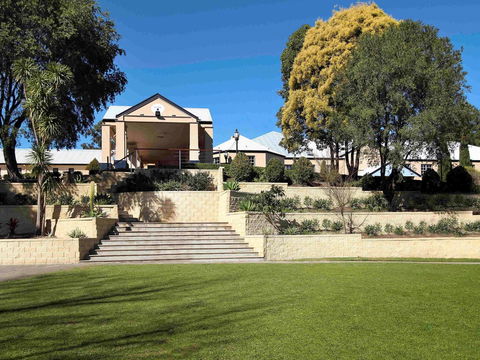Crowne Plaza Hawkesbury Valley, An IHG Hotel - Australian Directory 2
