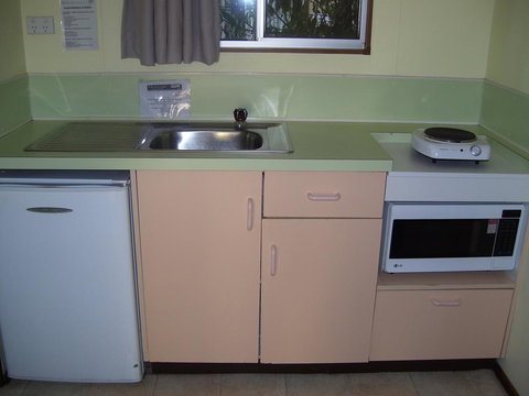 Glenwood Tourist Park & Motel - Australian Directory 16