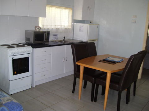 Glenwood Tourist Park & Motel - Australian Directory 29