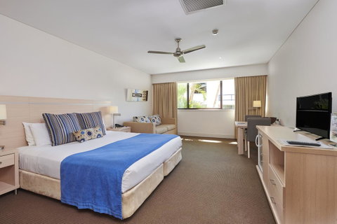 Waves Byron Bay - Australian Directory 35
