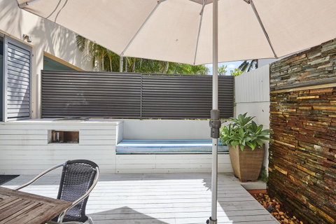 Waves Byron Bay - Australian Directory 37