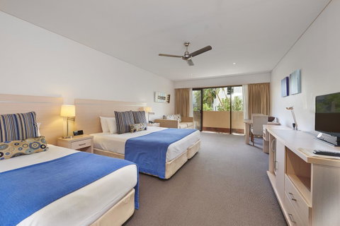 Waves Byron Bay - Australian Directory 25