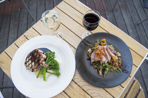 Banjo Paterson Inn - Australian Directory 34