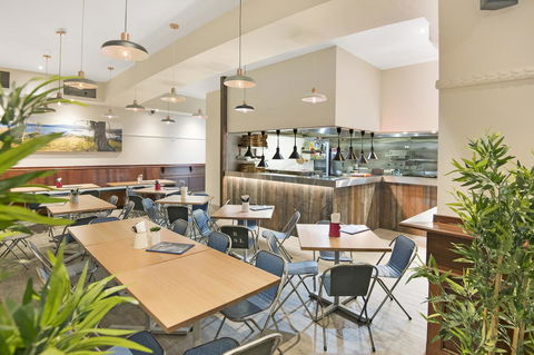 Banjo Paterson Inn - Australian Directory 4