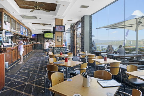 Banjo Paterson Inn - Australian Directory 42