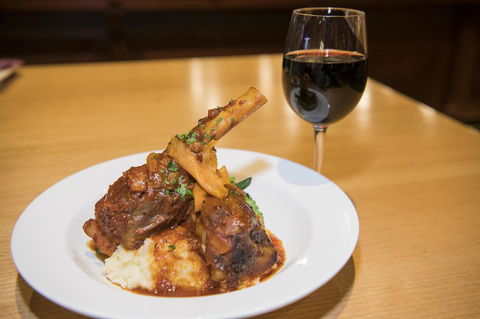 Banjo Paterson Inn - Australian Directory 35