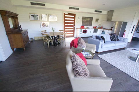Amaroo Valley Springs - Australian Directory 23