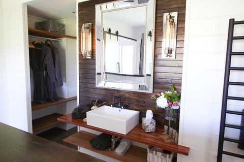 Amaroo Valley Springs - Australian Directory 38