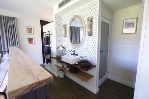 Amaroo Valley Springs - Australian Directory 37