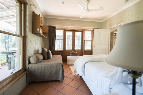 Thistle Hill Guesthouse - Walk To Many Wineries And Restaurants - Australian Directory 36