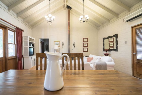 Thistle Hill Guesthouse - Walk To Many Wineries And Restaurants - Australian Directory 30