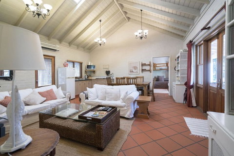Thistle Hill Guesthouse - Walk To Many Wineries And Restaurants - Australian Directory 34