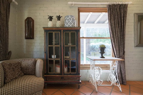 Thistle Hill Guesthouse - Walk To Many Wineries And Restaurants - Australian Directory 24