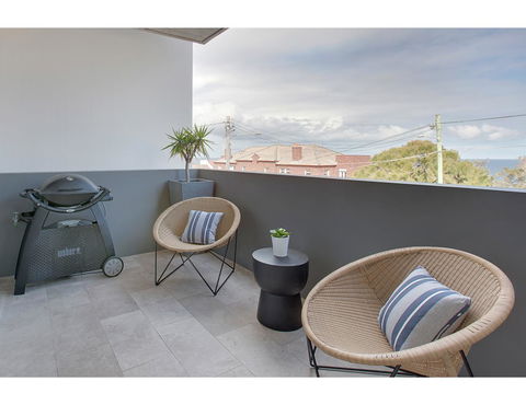 Oceanside Elegance At Superb Home Steps From Sand - Australian Directory 14