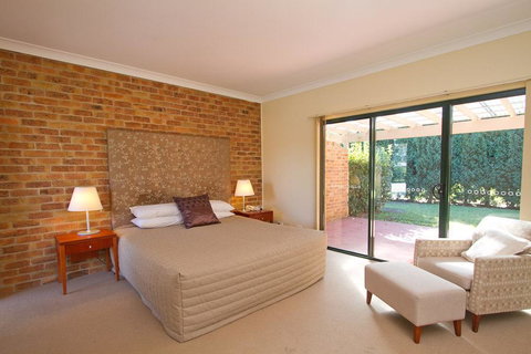 Potters Apartments - Australian Directory 17