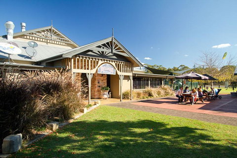 Potters Apartments - Australian Directory 1