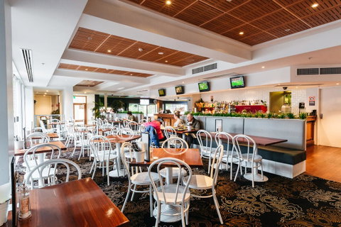 Coniston Hotel Wollongong - Australian Directory 11