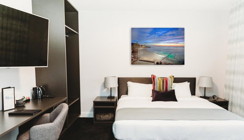 Coniston Hotel Wollongong - Australian Directory 13