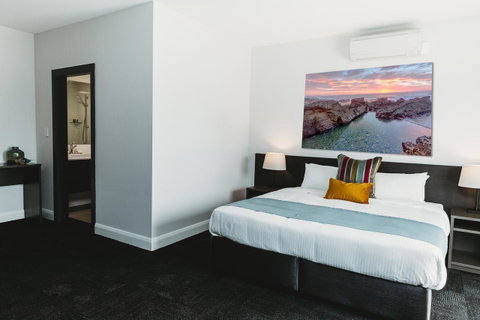 Coniston Hotel Wollongong - Australian Directory 2