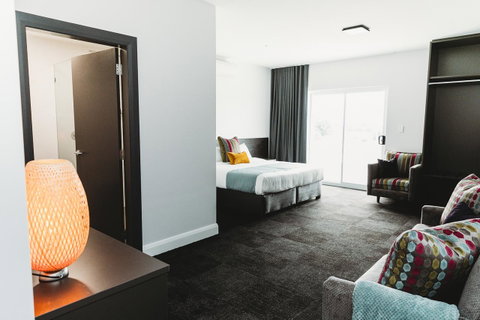 Coniston Hotel Wollongong - Australian Directory 29