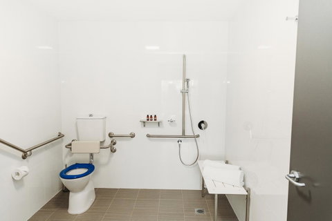 Coniston Hotel Wollongong - Australian Directory 26