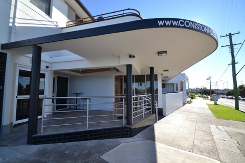 Coniston Hotel Wollongong - Australian Directory 6