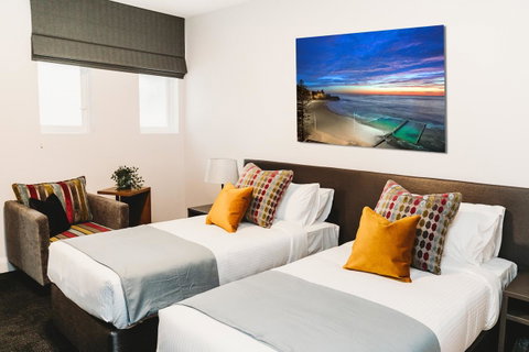 Coniston Hotel Wollongong - Australian Directory 14