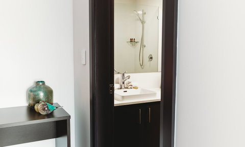 Coniston Hotel Wollongong - Australian Directory 15