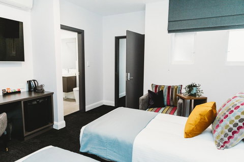 Coniston Hotel Wollongong - Australian Directory 5
