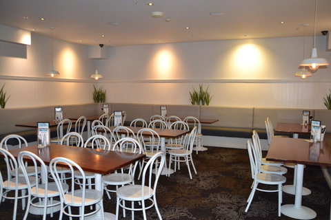 Coniston Hotel Wollongong - Australian Directory 22