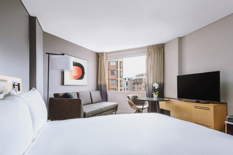 Novotel Sydney Darling Harbour - Australian Directory 19
