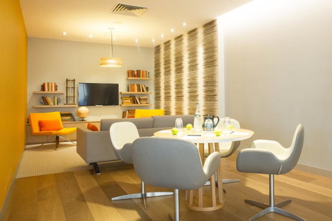 Novotel Sydney Darling Harbour - Australian Directory 27