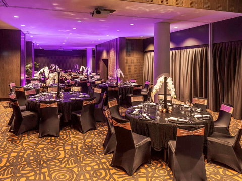Novotel Sydney Darling Harbour - Australian Directory 42