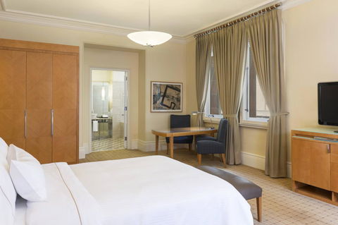 The Fullerton Hotel Sydney - Australian Directory 44