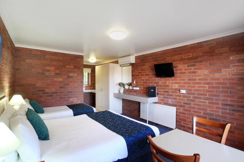 Pelican Motor Inn - Australian Directory 43
