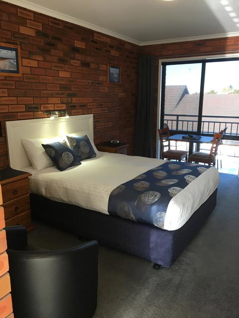 Pelican Motor Inn - Australian Directory 19