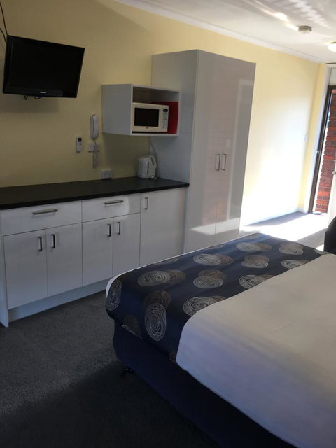 Pelican Motor Inn - Australian Directory 1