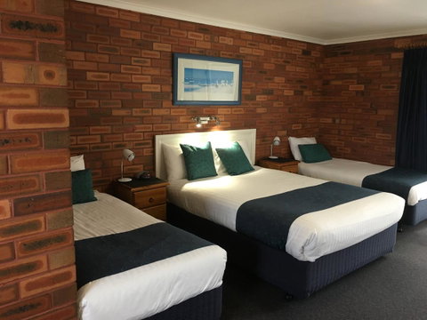 Pelican Motor Inn - Australian Directory 14