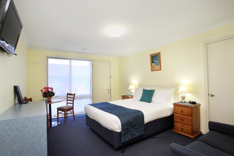 Pelican Motor Inn - Australian Directory 42