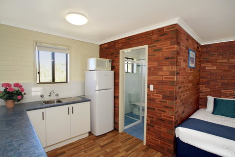 Pelican Motor Inn - Australian Directory 36