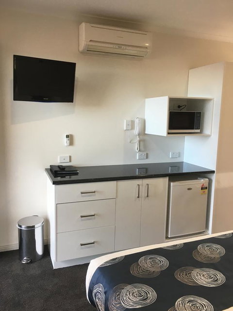 Pelican Motor Inn - Australian Directory 8