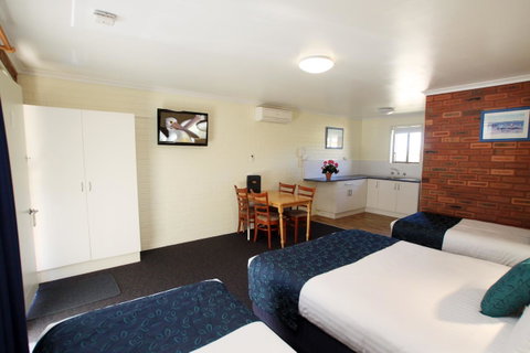 Pelican Motor Inn - Australian Directory 38