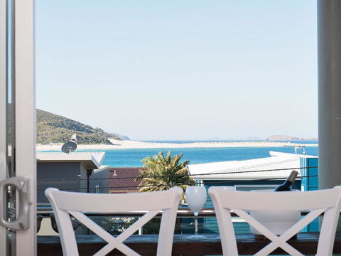 Blue View @ Fingal Bay - Australian Directory 13